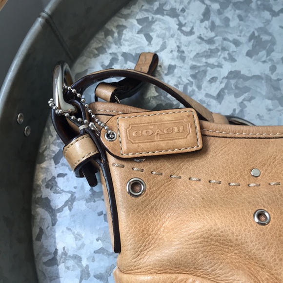 Vintage Coach Soho Tan Grommet Y2K Shoulder Bag - Picture 8 of 11